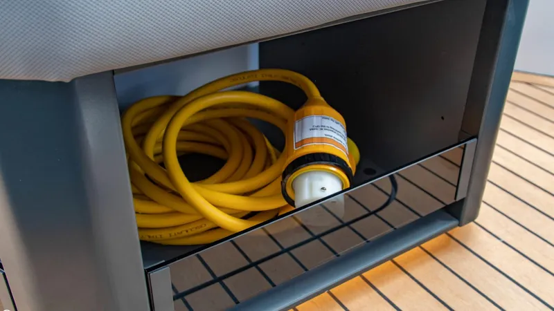 Slide: The Image of Alfastreet 23 Cabin Electric 2023 - 54