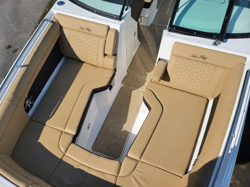 Slide: The Image of 2024 Sea Ray SDX 270 boat with tan leather seating and spacious layout. - 10