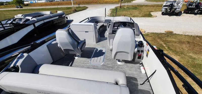 Slide: The Image of 2024 Bennington 25 RTSB pontoon boat interior with seating and helm station. - 7
