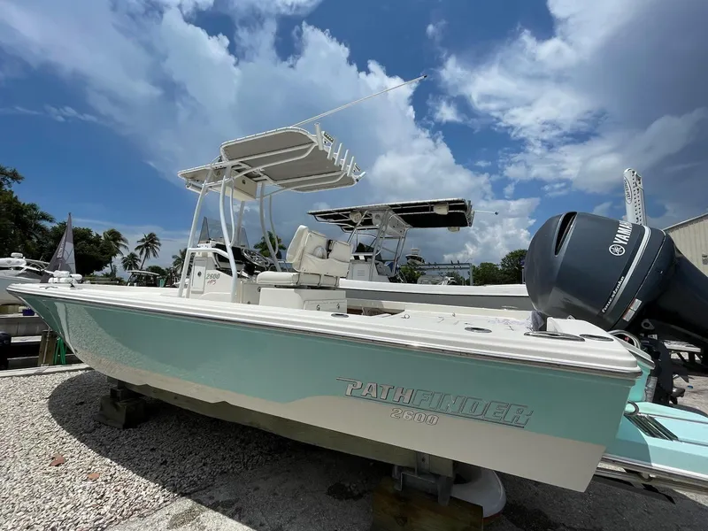 Slide: The Image of 2014 Pathfinder 2600 HPS boat with Yamaha outboard motor on display. - 20