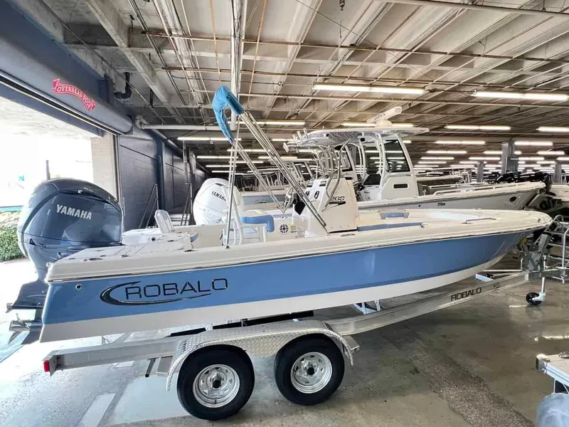 Slide: The Image of Robalo R206 CENTER CONSOLE 2024 - 14