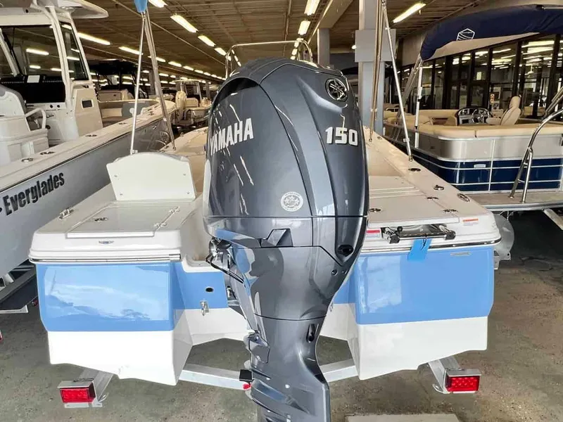 Slide: The Image of Robalo R206 CENTER CONSOLE 2024 - 15