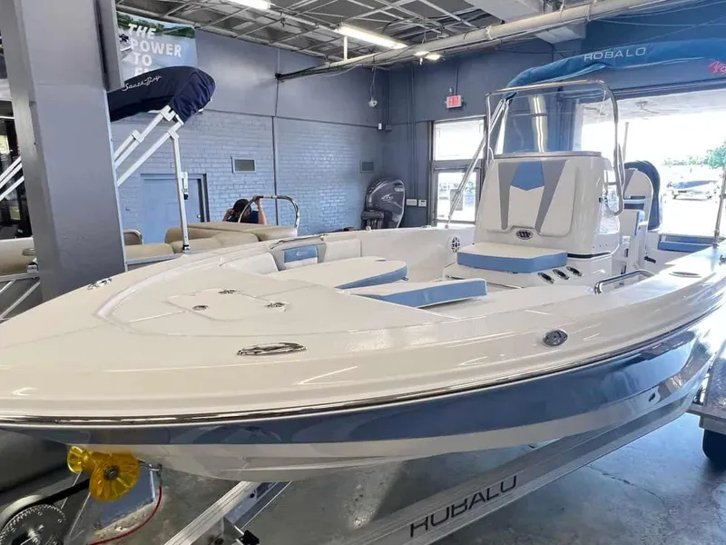 Slide: The Image of Robalo R206 CENTER CONSOLE 2024 - 3