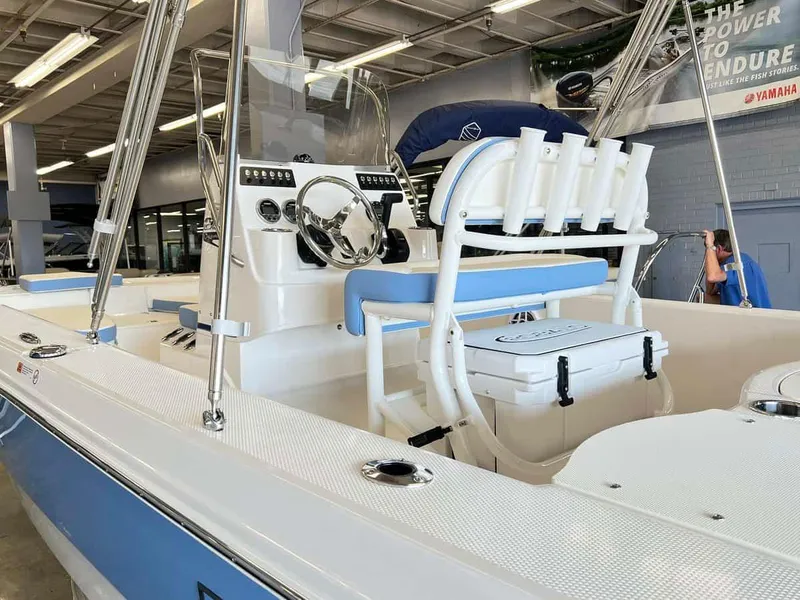 Slide: The Image of Robalo R206 CENTER CONSOLE 2024 - 4