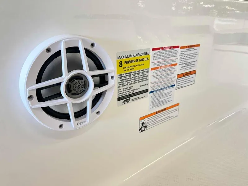 Slide: The Image of Robalo R206 CENTER CONSOLE 2024 - 5