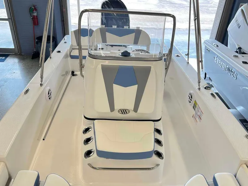 Slide: The Image of Robalo R206 CENTER CONSOLE 2024 - 7
