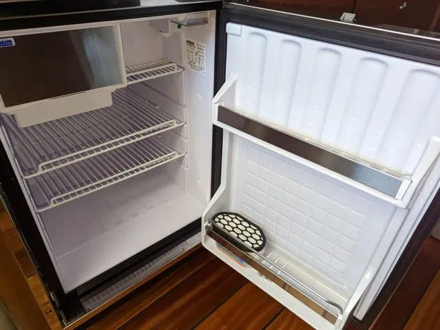 Slide: The Image of Crownline Boats 350 SY 2023 - 26