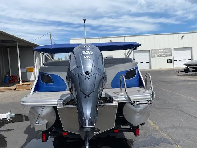 Slide: The Image of 2023 Bennington 25LTFB pontoon boat with Yamaha 300 V6 outboard motor. - 4