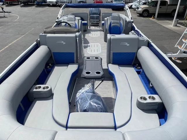 Slide: The Image of 2023 Bennington 25LTFB pontoon boat with spacious seating and modern design. - 5