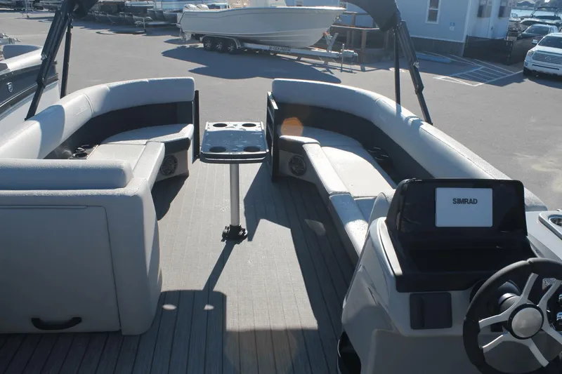 Slide: The Image of Harris Cruiser 250 2024 - 12