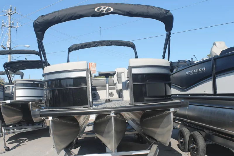 Slide: The Image of Harris Cruiser 250 2024 - 2