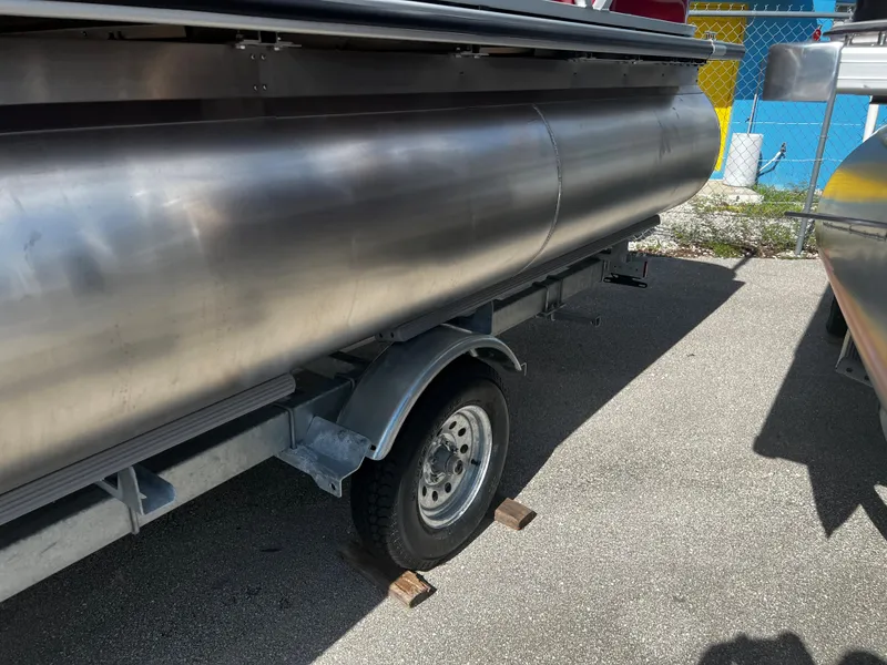 Slide: The Image of 2024 Bentley Pontoons LE 18 on trailer, side view. - 20