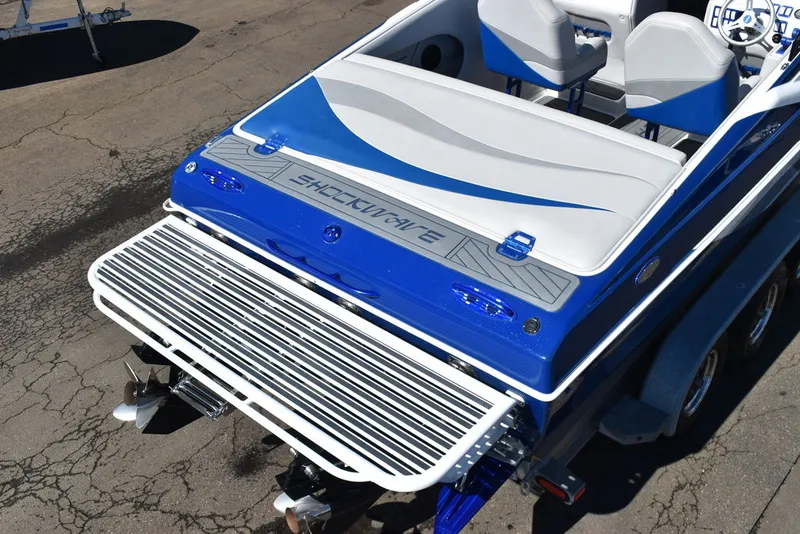 Slide: The Image of Shockwave Boats 29 Magnatude 2020 - 10