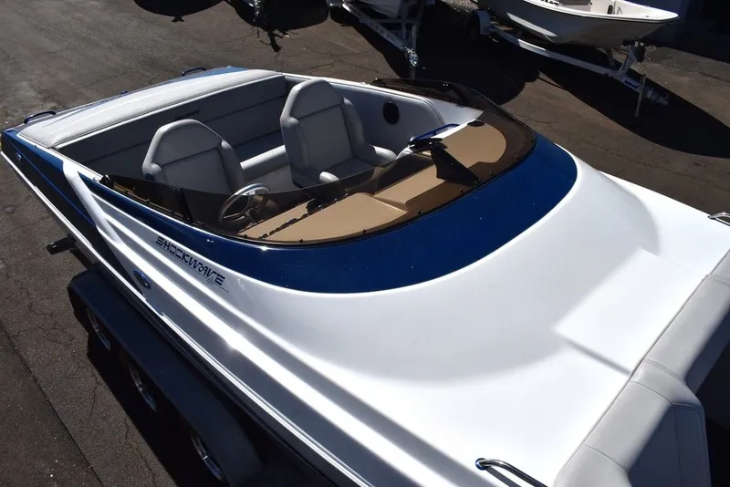 Slide: The Image of Shockwave Boats 29 Magnatude 2020 - 16