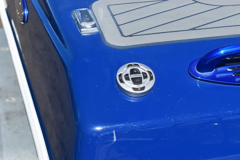 Slide: The Image of Shockwave Boats 29 Magnatude 2020 - 23