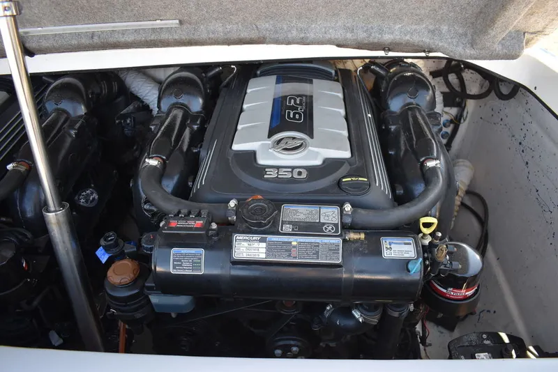 Slide: The Image of Shockwave Boats 29 Magnatude 2020 - 29