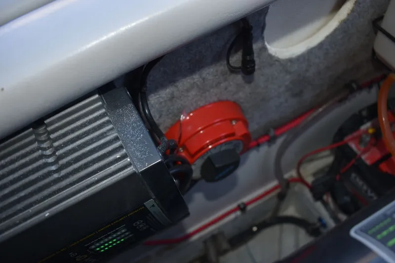 Slide: The Image of Shockwave Boats 29 Magnatude 2020 - 31