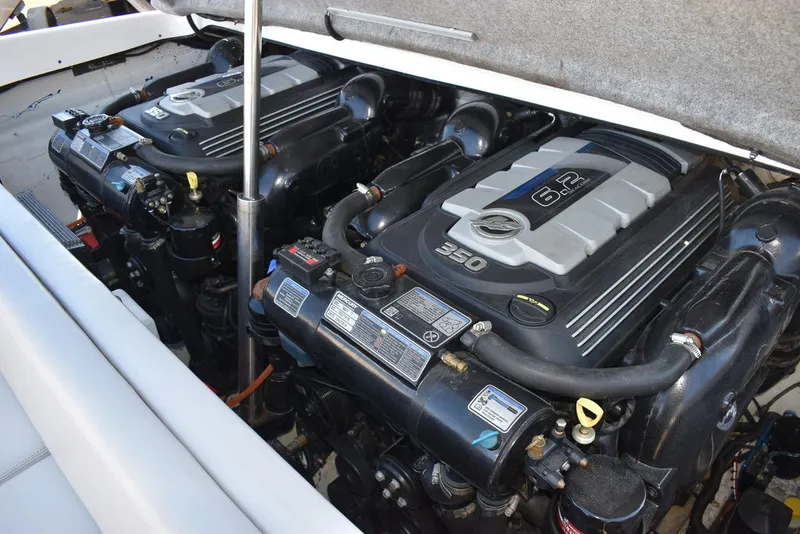 Slide: The Image of Shockwave Boats 29 Magnatude 2020 - 32