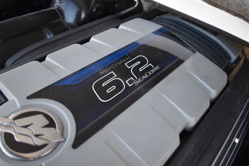 Slide: The Image of Shockwave Boats 29 Magnatude 2020 - 33