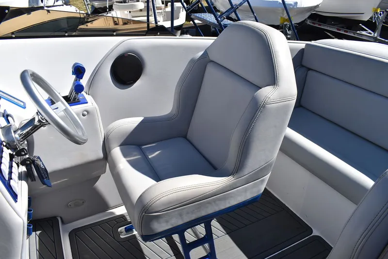 Slide: The Image of Shockwave Boats 29 Magnatude 2020 - 41