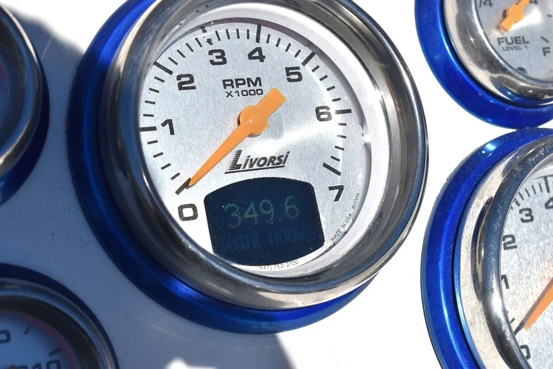 Slide: The Image of Shockwave Boats 29 Magnatude 2020 - 44