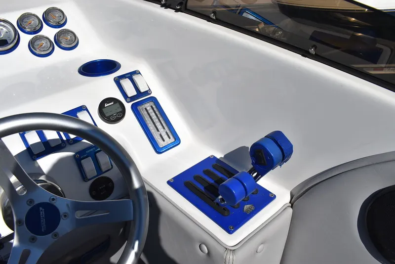 Slide: The Image of Shockwave Boats 29 Magnatude 2020 - 46