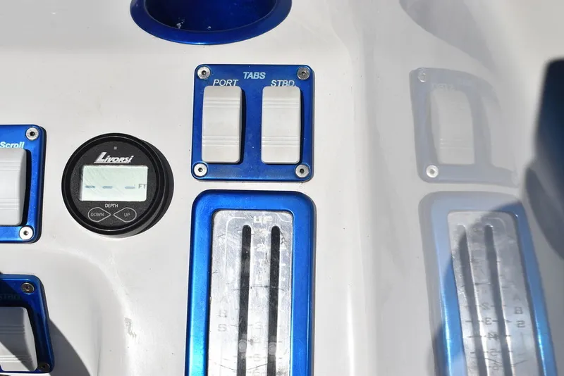 Slide: The Image of Shockwave Boats 29 Magnatude 2020 - 51