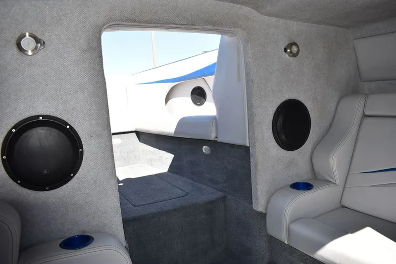 Slide: The Image of Shockwave Boats 29 Magnatude 2020 - 63