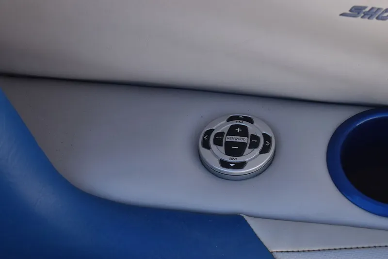 Slide: The Image of Shockwave Boats 29 Magnatude 2020 - 66