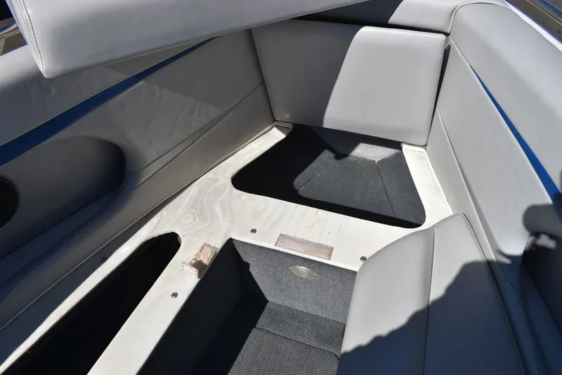 Slide: The Image of Shockwave Boats 29 Magnatude 2020 - 68