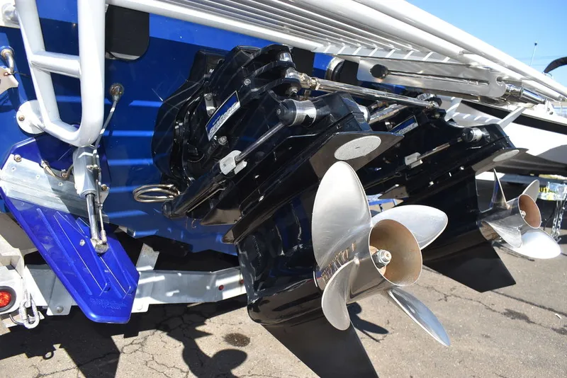 Slide: The Image of Shockwave Boats 29 Magnatude 2020 - 72