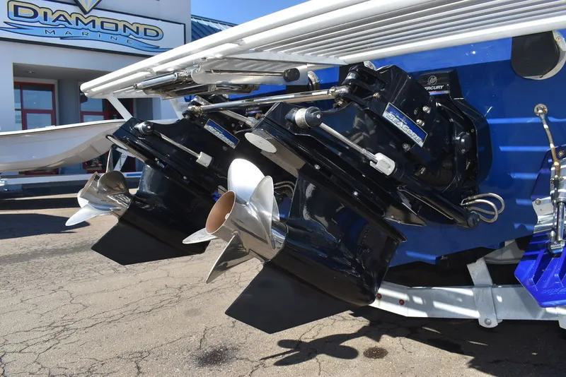 Slide: The Image of Shockwave Boats 29 Magnatude 2020 - 76