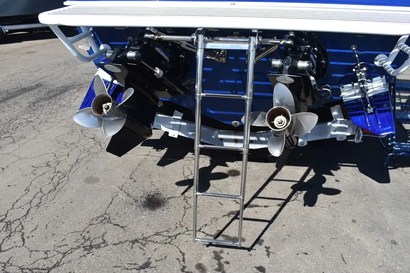 Slide: The Image of Shockwave Boats 29 Magnatude 2020 - 79