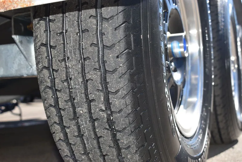 Slide: The Image of Shockwave Boats 29 Magnatude 2020 - 85