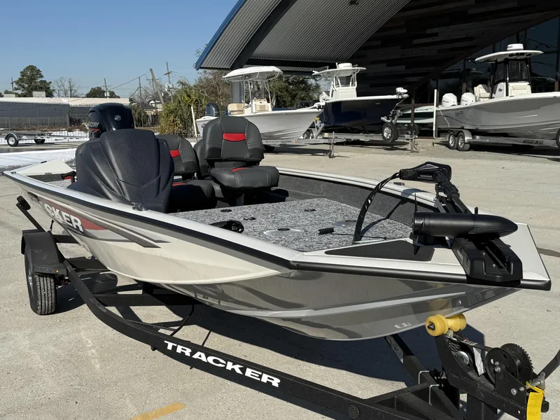 Slide: The Image of Tracker Pro Team 175 2025 - 9