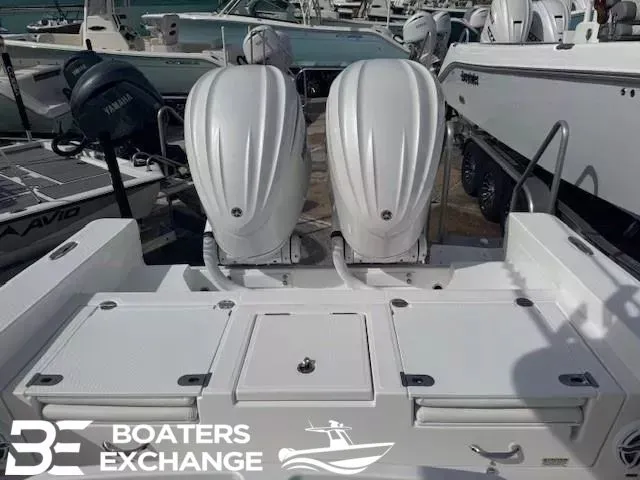 Slide: The Image of Everglades 273 Center Console 2024 - 4