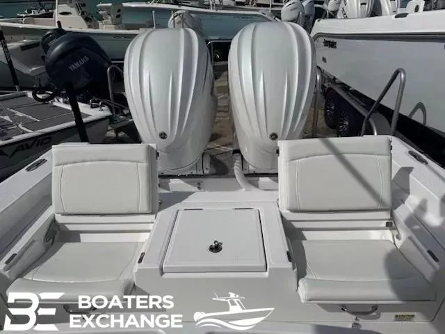 Slide: The Image of Everglades 273 Center Console 2024 - 5