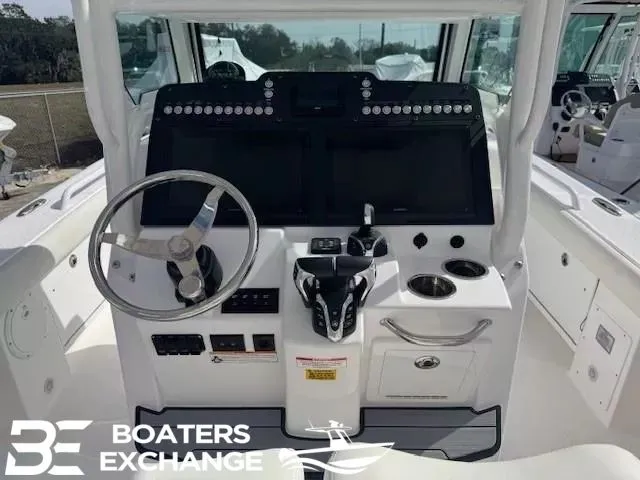 Slide: The Image of Everglades 273 Center Console 2024 - 7