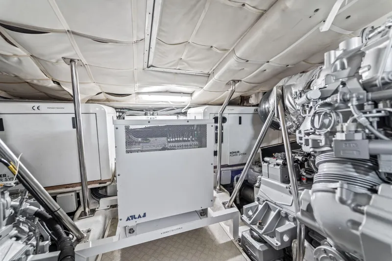 Slide: The Image of Pershing 90 2007 - 80