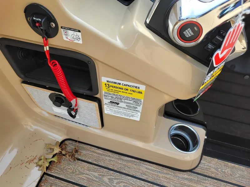Slide: The Image of 2024 Harris Sunliner 210 boat console with maximum capacity label. - 19