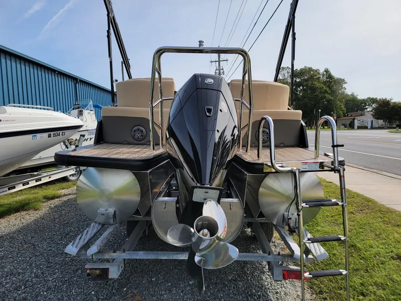 Slide: The Image of 2024 Harris Sunliner 210 pontoon boat rear view with outboard motor. - 4