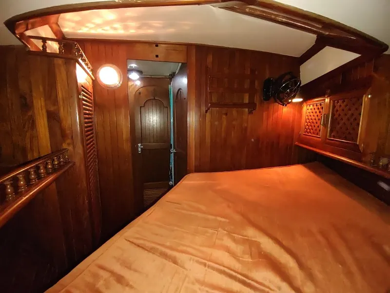 Slide: The Image of Bruce Roberts 450 1981 - 142