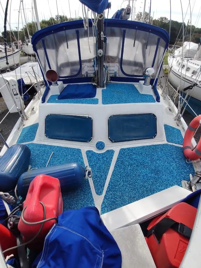 Slide: The Image of 1981 Bruce Roberts 450 sailboat deck with blue accents and safety equipment. - 30
