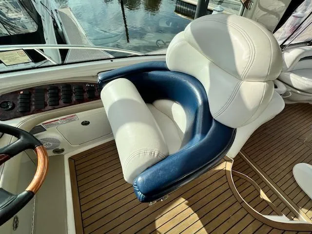 Slide: The Image of Captain's chair on 2005 Sea Ray 500 Sundancer yacht, featuring luxurious white and blue upholstery. - 28
