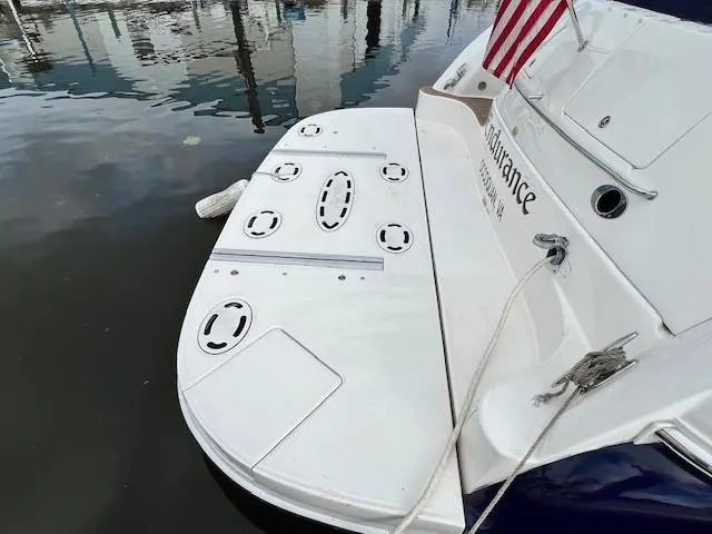 Slide: The Image of 2005 Sea Ray 500 Sundancer yacht stern with swim platform and American flag. - 7