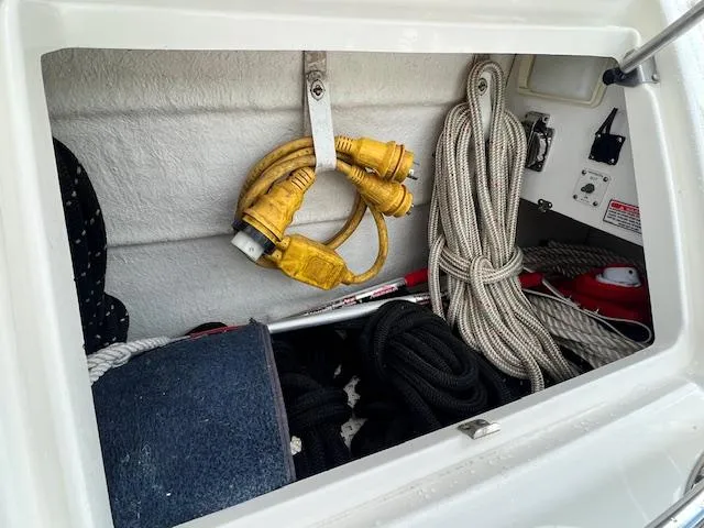 Slide: The Image of Storage compartment on a 2005 Sea Ray 500 Sundancer with ropes and cables. - 8