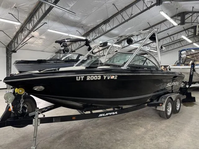 Slide: The Image of 2007 Supra 21V LTD boat interior with white and gray seating. - 3