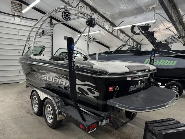 Slide: The Image of 2007 Supra 21V LTD boat interior with white and gray seating. - 4