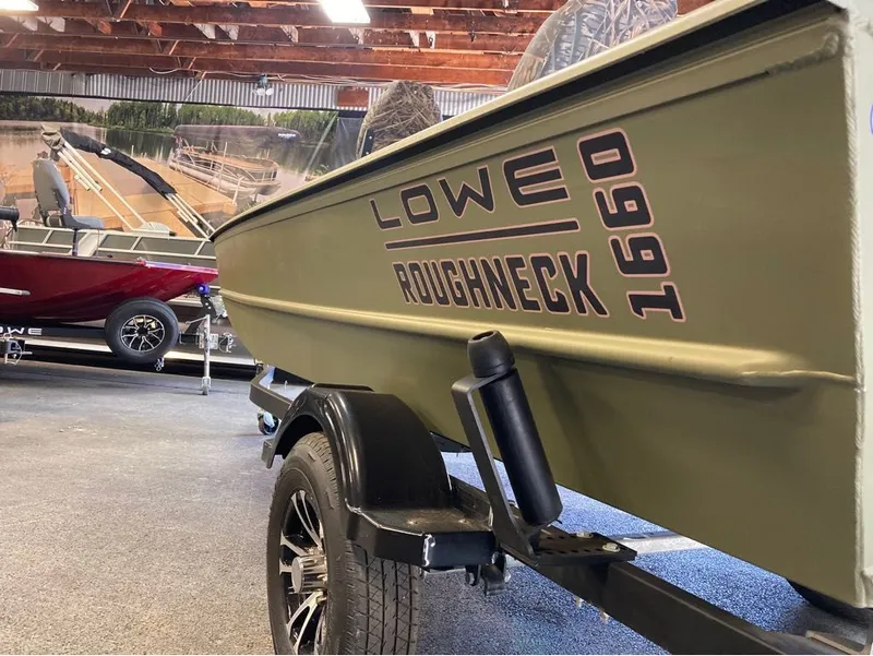 Slide: The Image of Lowe Roughneck 1660 SC 2024 - 12