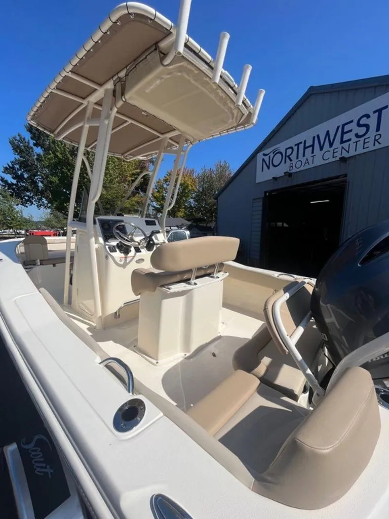 Slide: The Image of 2024 Scout 195 SF boat at Northwest Boat Center. - 6